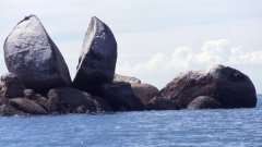 Split-Apple-Rock in den Gewässern vor dem Abel-Tasman-Nationalpark.