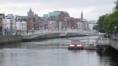 Die Half-Penny-Bridge in Dublin.