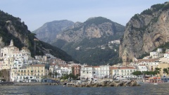 Amalfi vom Schiff aus gesehen.