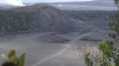Big Island: 6,4-km-Kilauea-Iki-Trail durch den Krater des 'Kleinen Kilauea'.