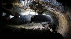 Lava Beds NM: In einer der Lavahöhlen.