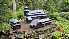 Juli 2025: Das Fichtelberghaus (auf dem höchster Gipfel Sachsens) im Klein Erzgebirge in Oederan