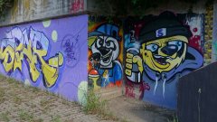 Graffitis im Bett des Roten Mains