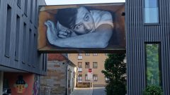 Bayreuth, Maisels Bier-Erlebniswelt / Urban Art Hotel: Mural 'The Box' von ZABOU (Vorderseite)